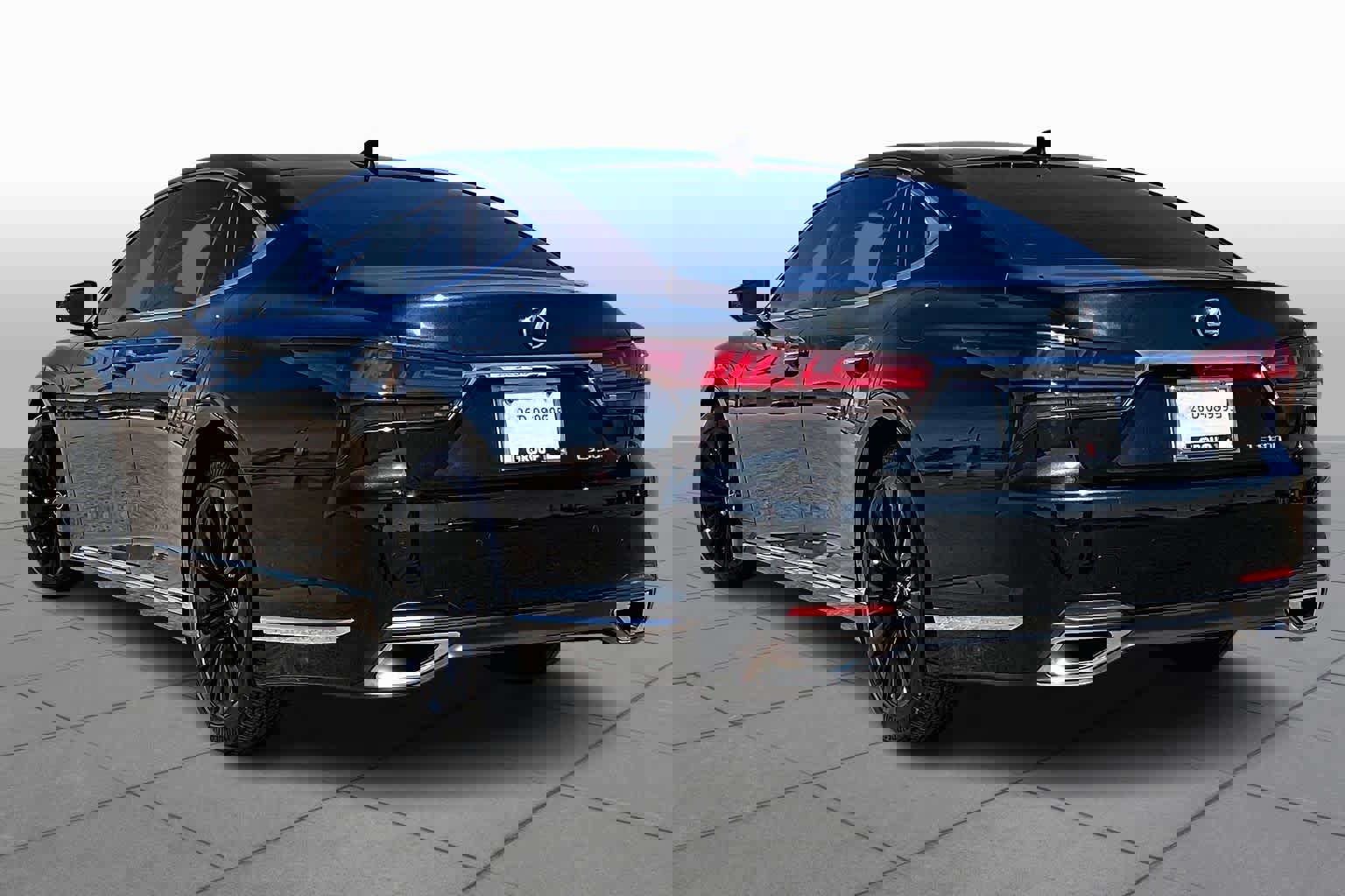 Used 2022 Lexus LS 500 w/ Accessory Package (Z1) image 11