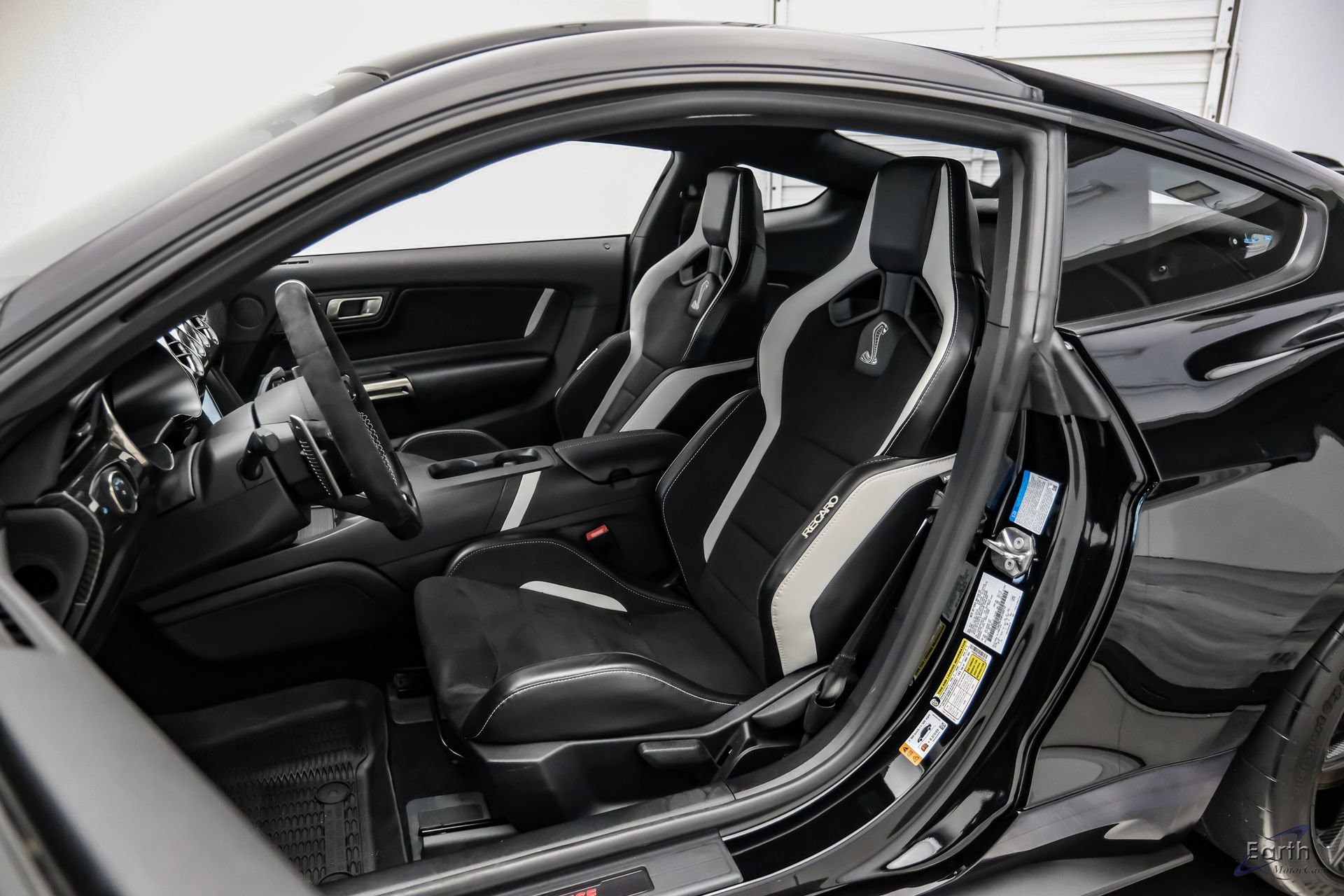 Used 2021 Ford Mustang Shelby GT500 w/ Carbon Fiber Track Pack RWD image 36