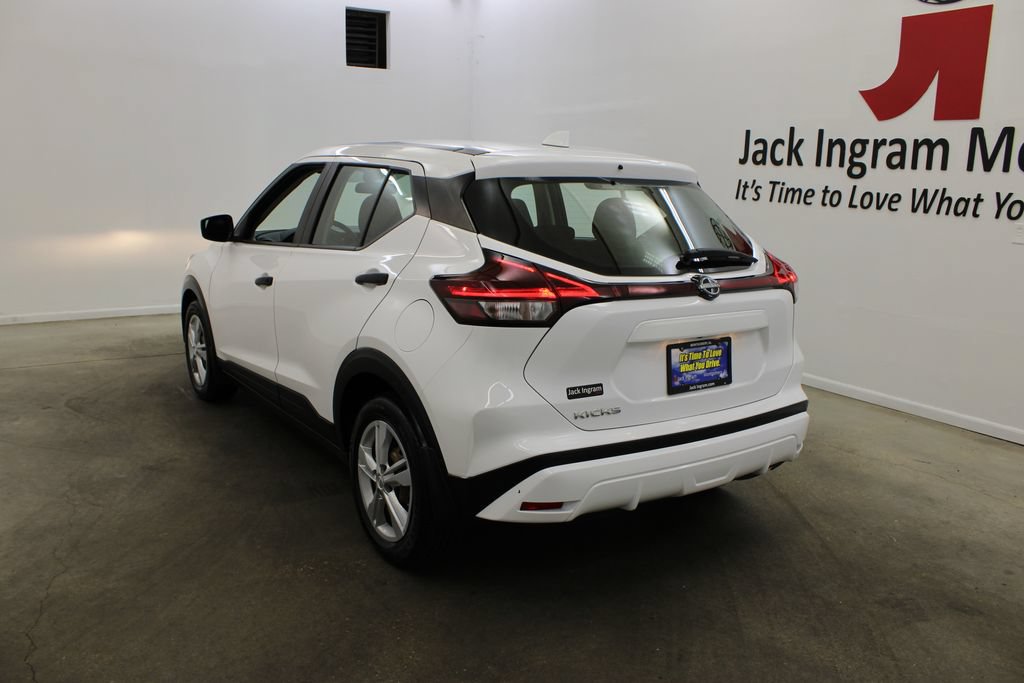 Used 2023 Nissan Kicks S FWD image 3