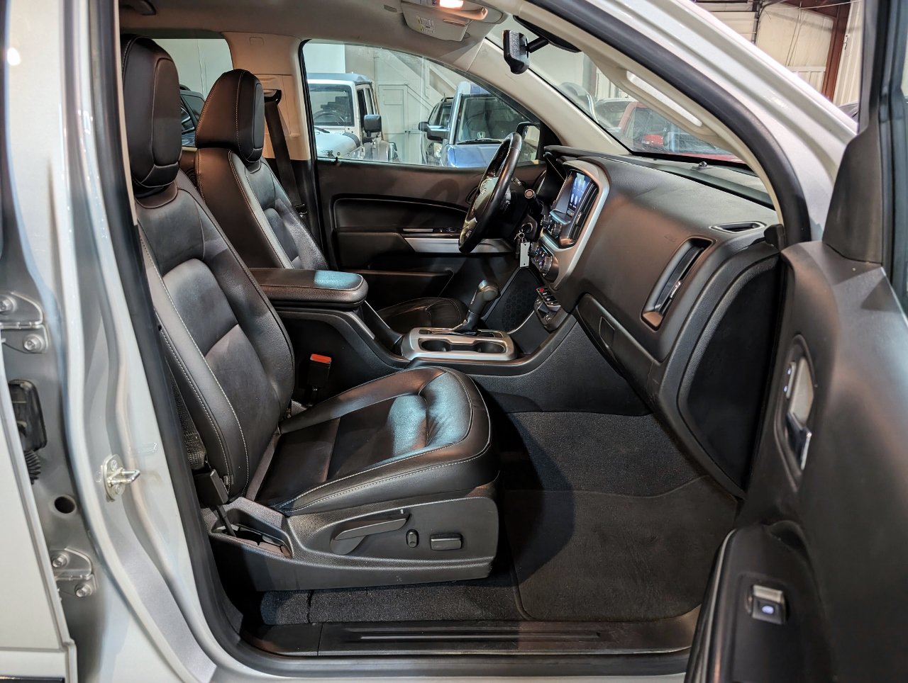 Used 2019 Chevrolet Colorado LT w/ Colorado RST Special Edition RWD image 28