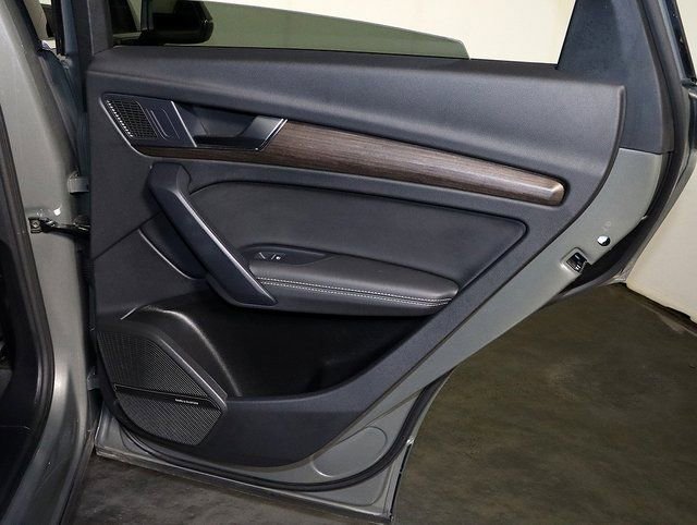 Used 2025 Audi Q5 e Premium Plus w/ Premium Plus Package image 33