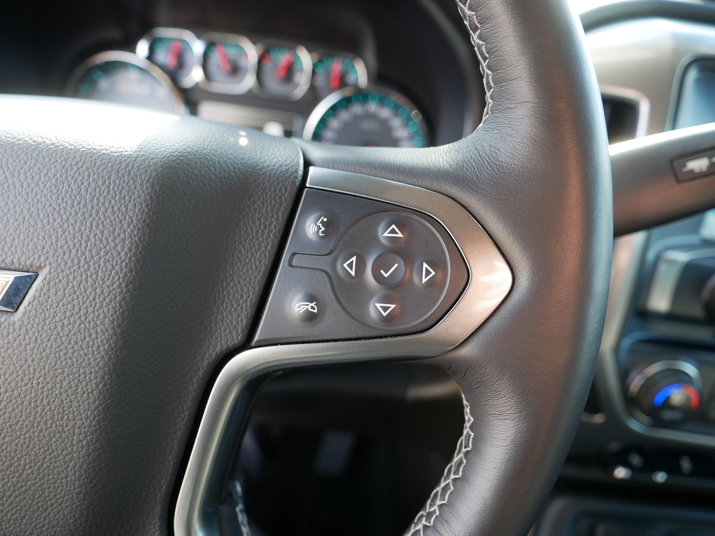 Used 2017 Chevrolet Silverado 1500 LTZ Z71 w/ Realtree Edition AWD/4WD image 29