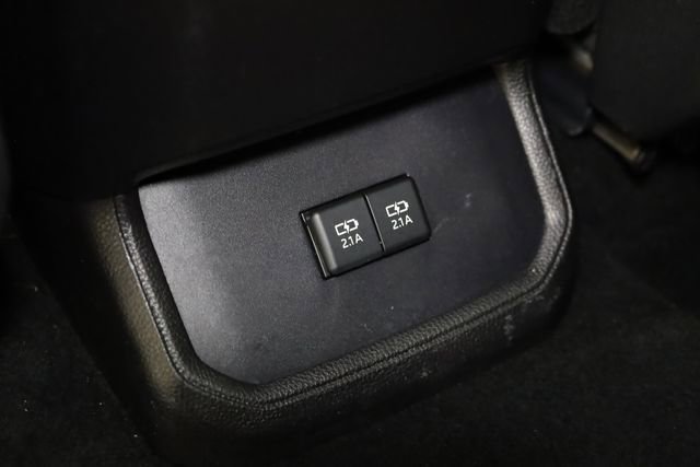 Used 2021 Toyota Highlander XLE image 32