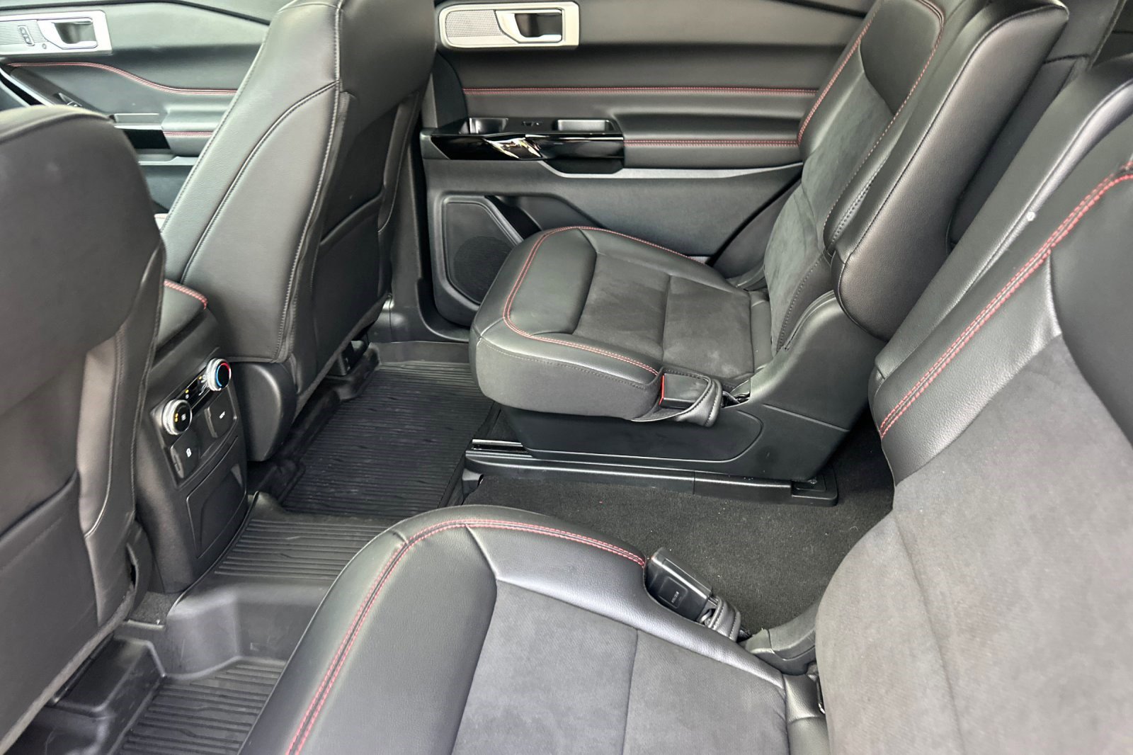 Used 2023 Ford Explorer ST-Line w/ Class IV Trailer Tow Package image 24