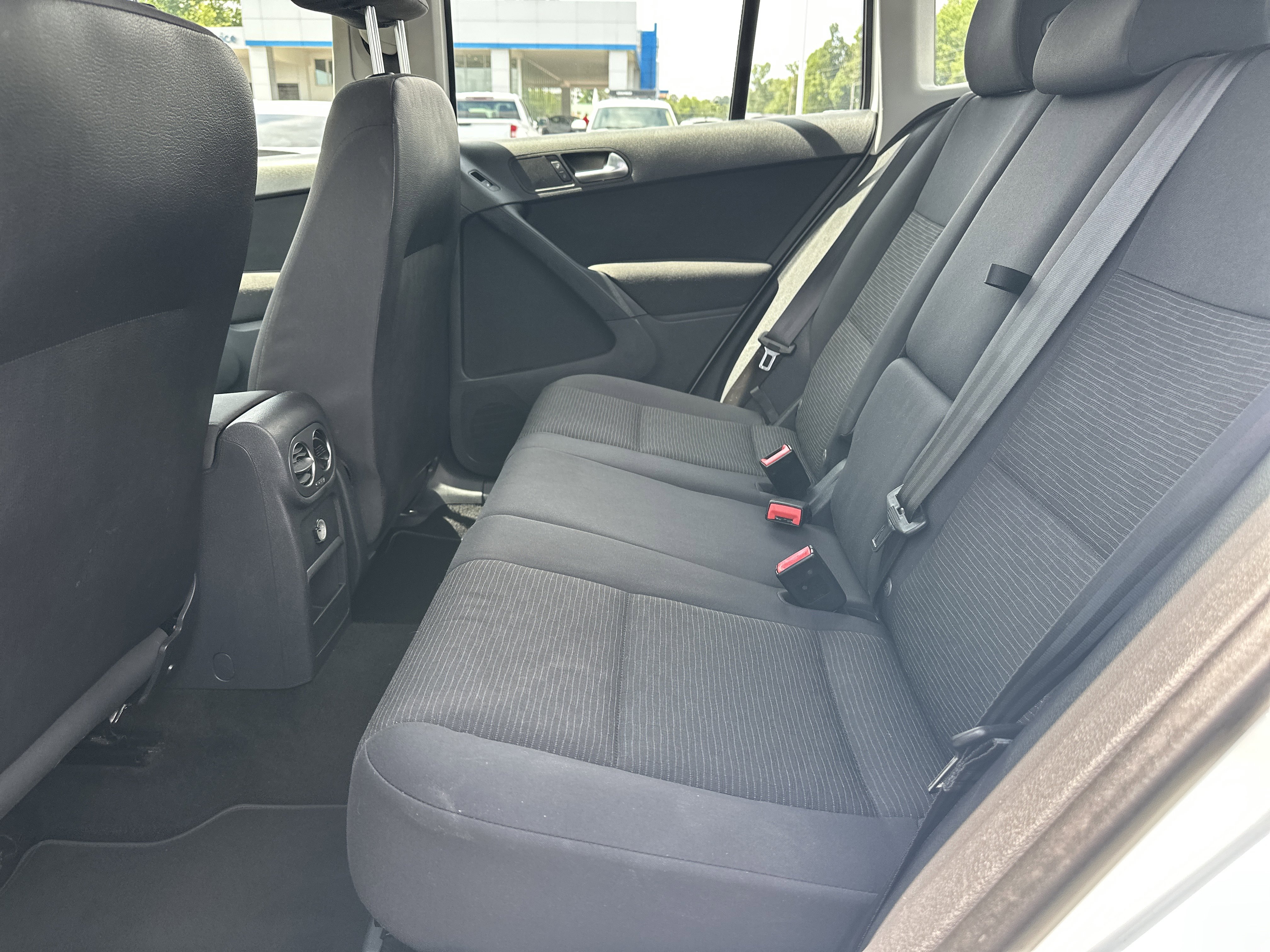 Used 2015 Volkswagen Tiguan SE FWD image 20