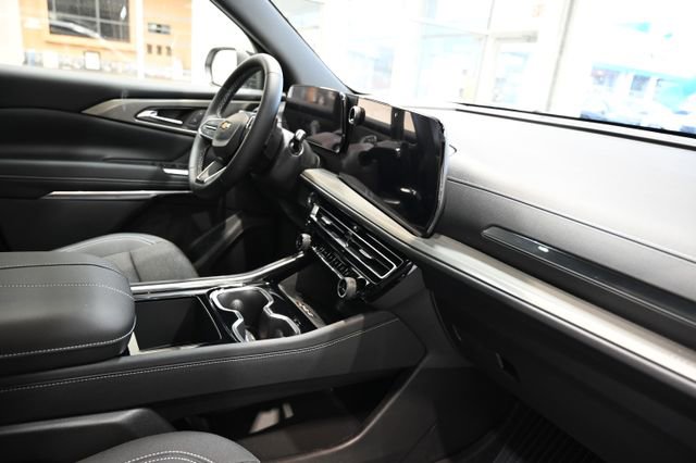 New 2026 Chevrolet Traverse LT w/ Sun and Wheel Package image 14