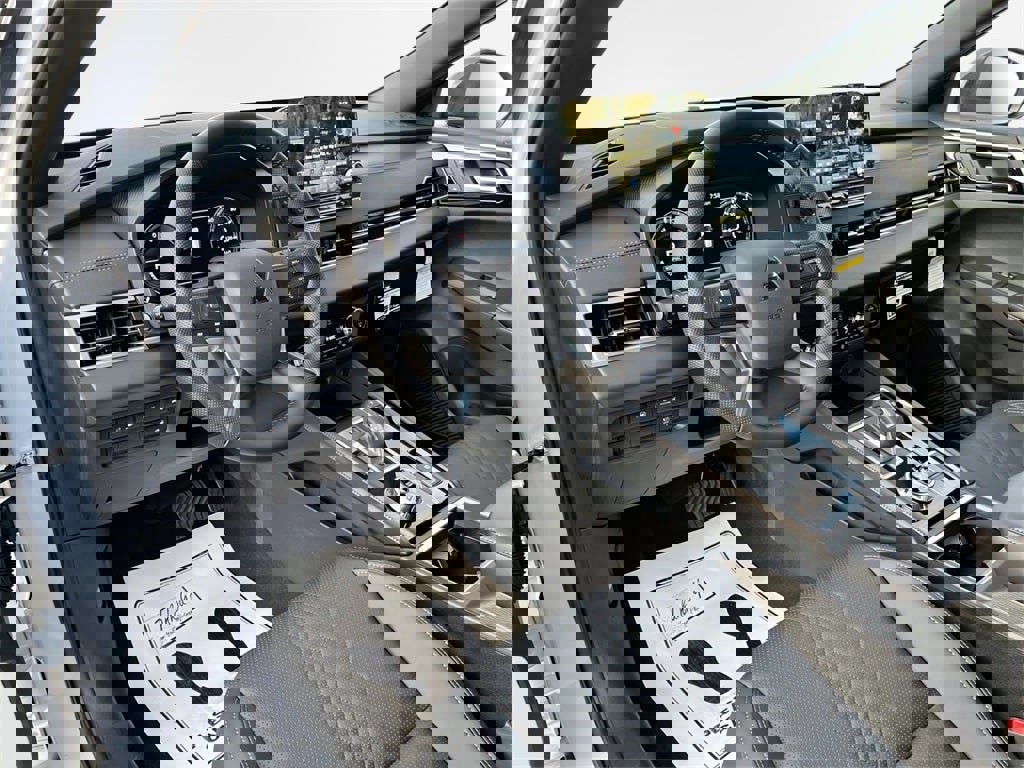 New 2025 Mitsubishi Outlander 4WD Plug-In Hybrid image 10