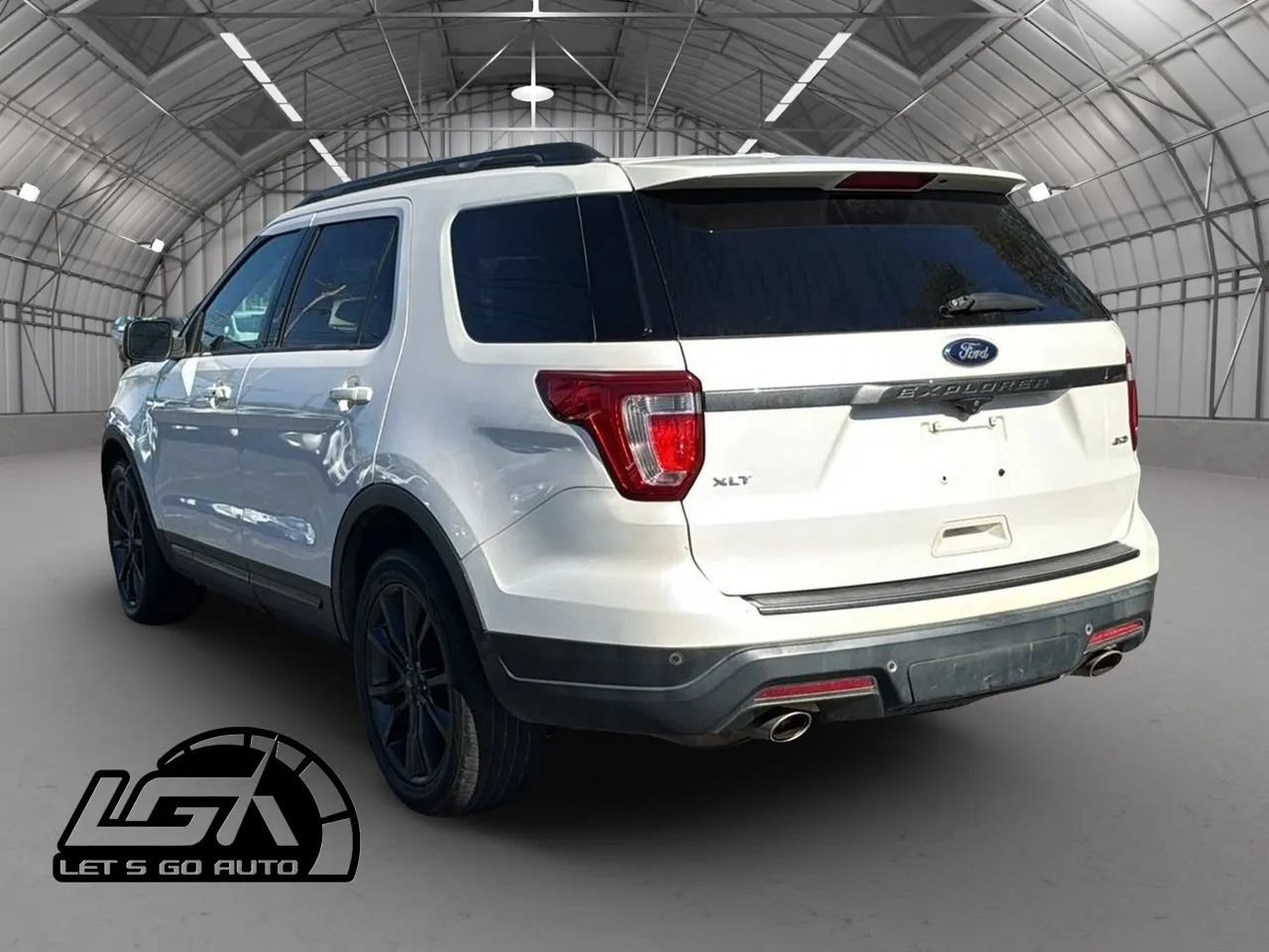 Used 2018 Ford Explorer XLT AWD/4WD image 5