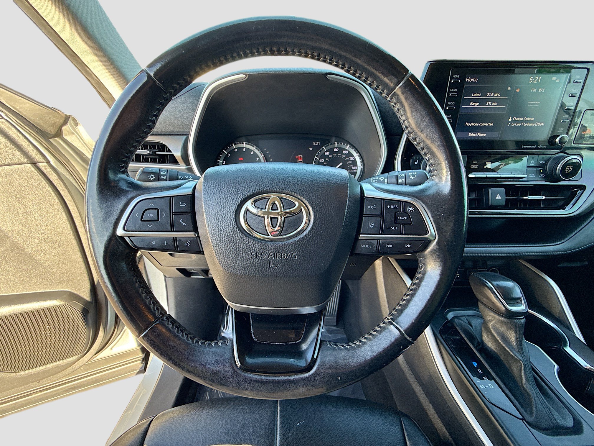 Used 2020 Toyota Highlander XLE image 41