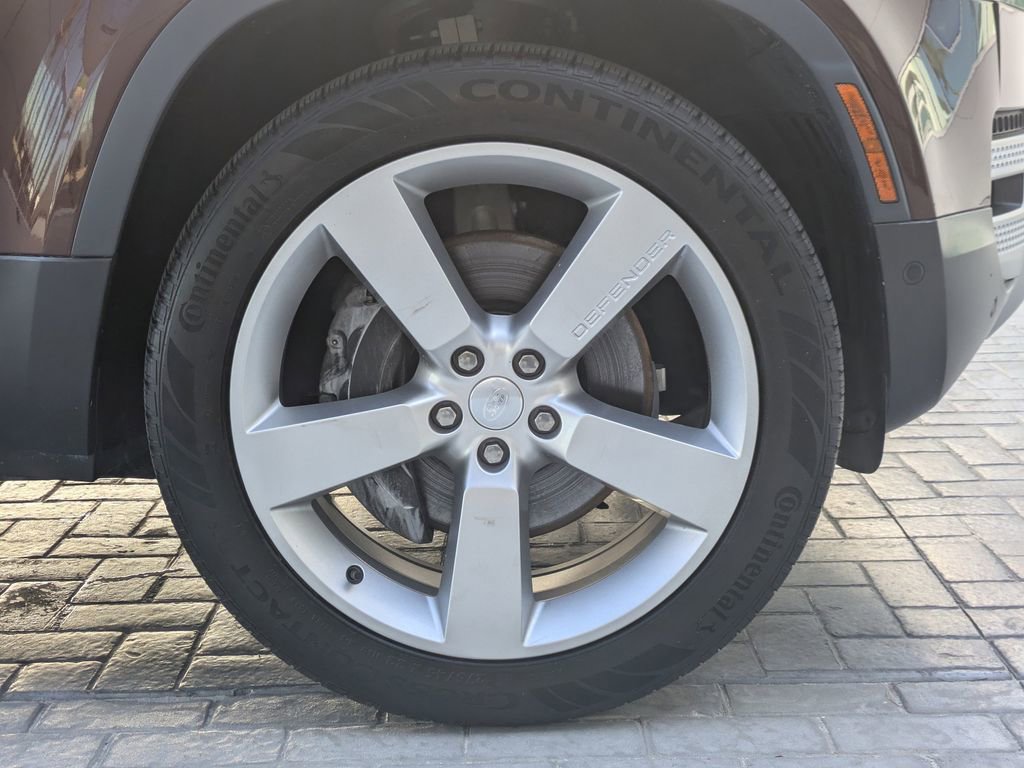 Used 2023 Land Rover Defender 130 First Edition image 11