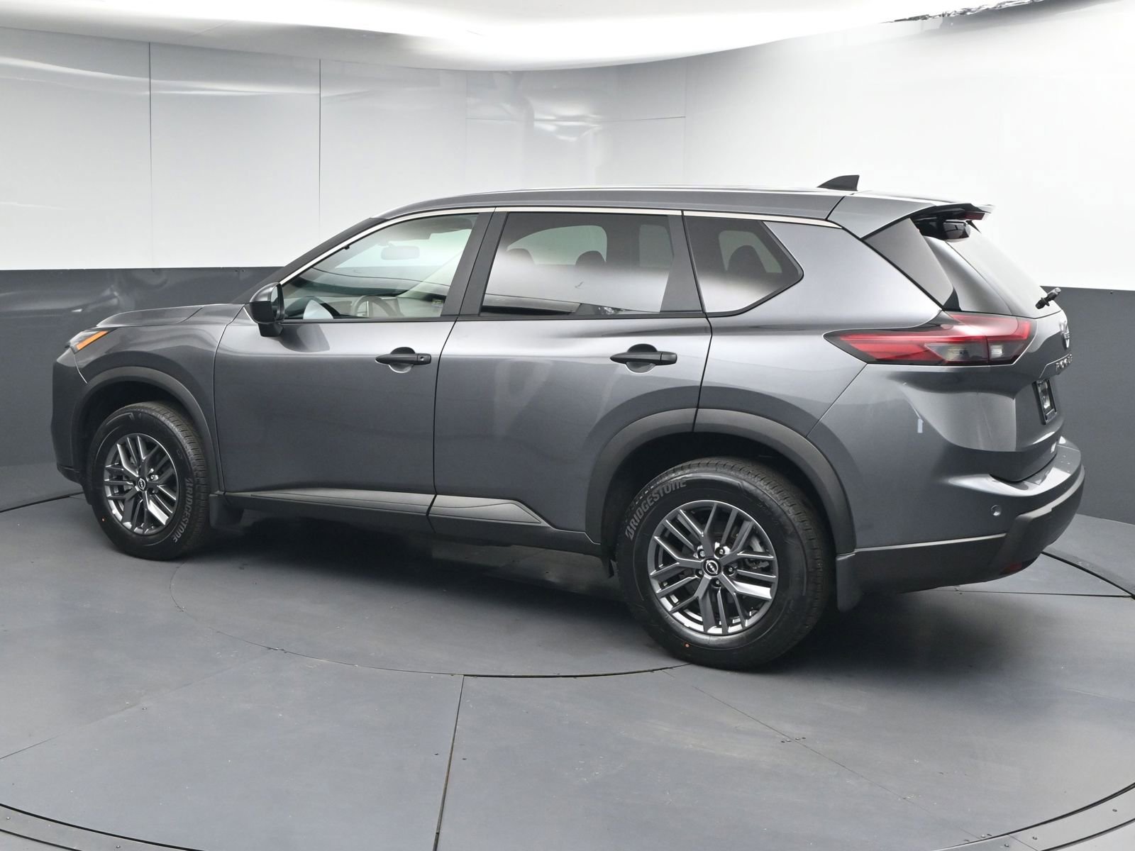 Used 2025 Nissan Rogue S image 5