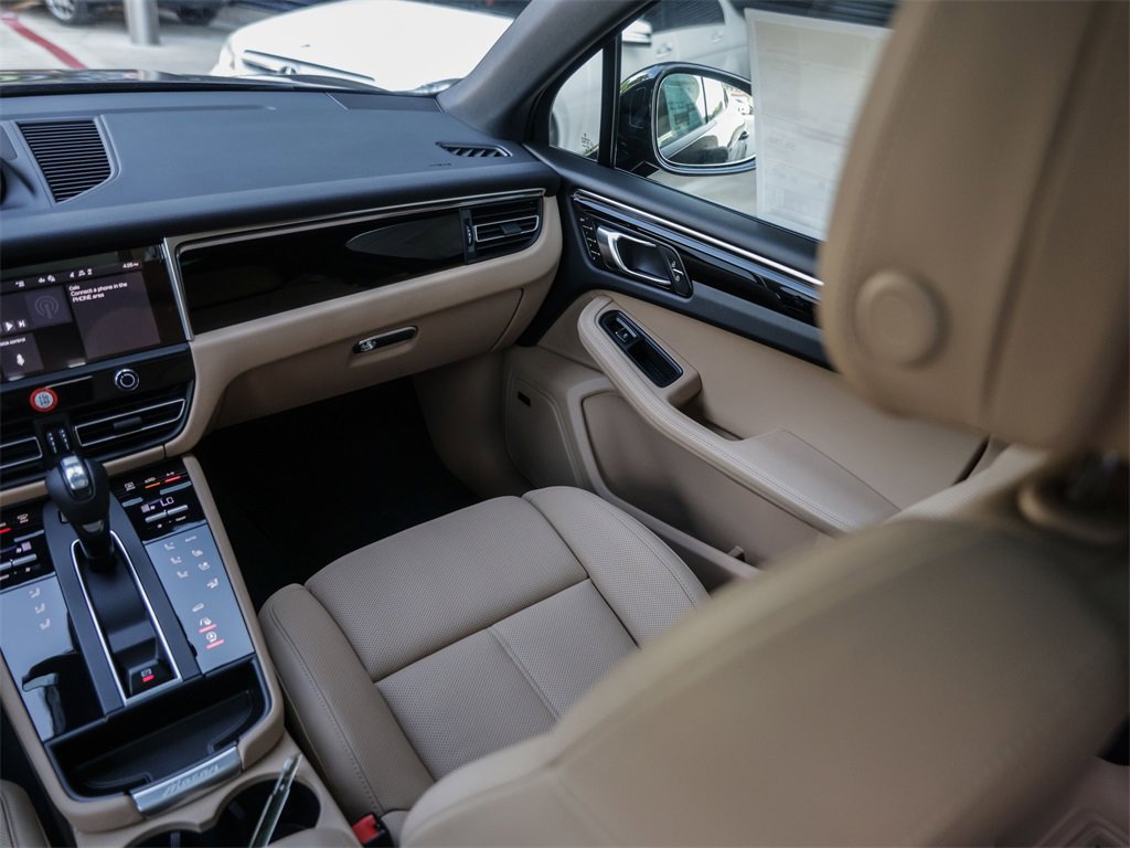 Used 2025 Porsche Macan image 33