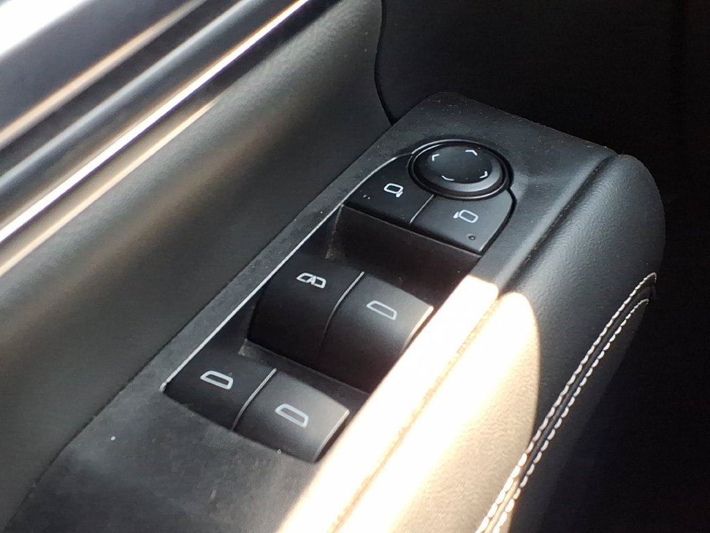 Used 2025 GMC Terrain Elevation w/ Elevation Premium Package AWD/4WD image 16