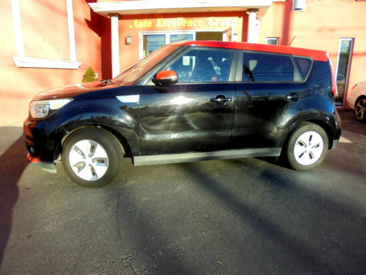 Used 2015 Kia Soul EV + image 5