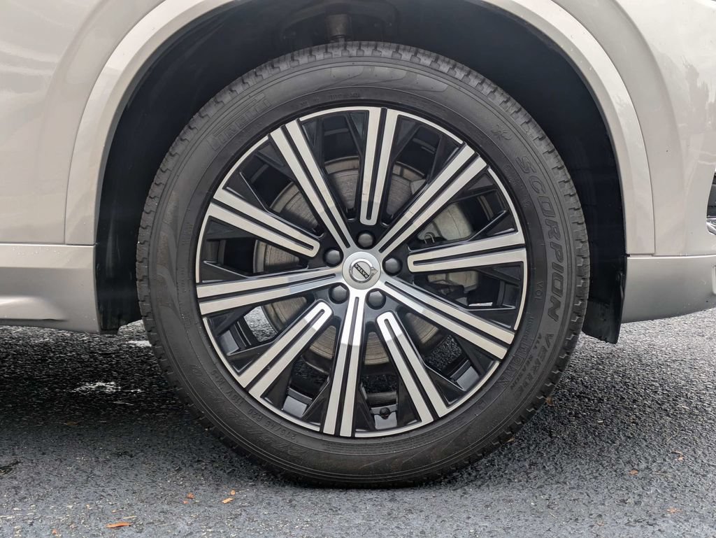 Certified 2025 Volvo XC90 B5 Core AWD/4WD image 11