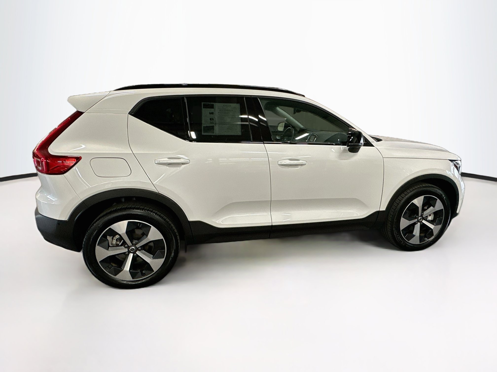 Used 2026 Volvo XC40 B5 Plus AWD/4WD image 10