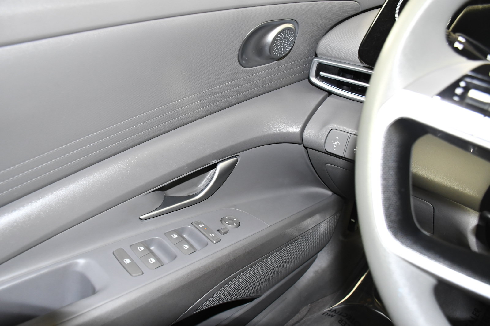 Used 2024 Hyundai Elantra SEL FWD image 34