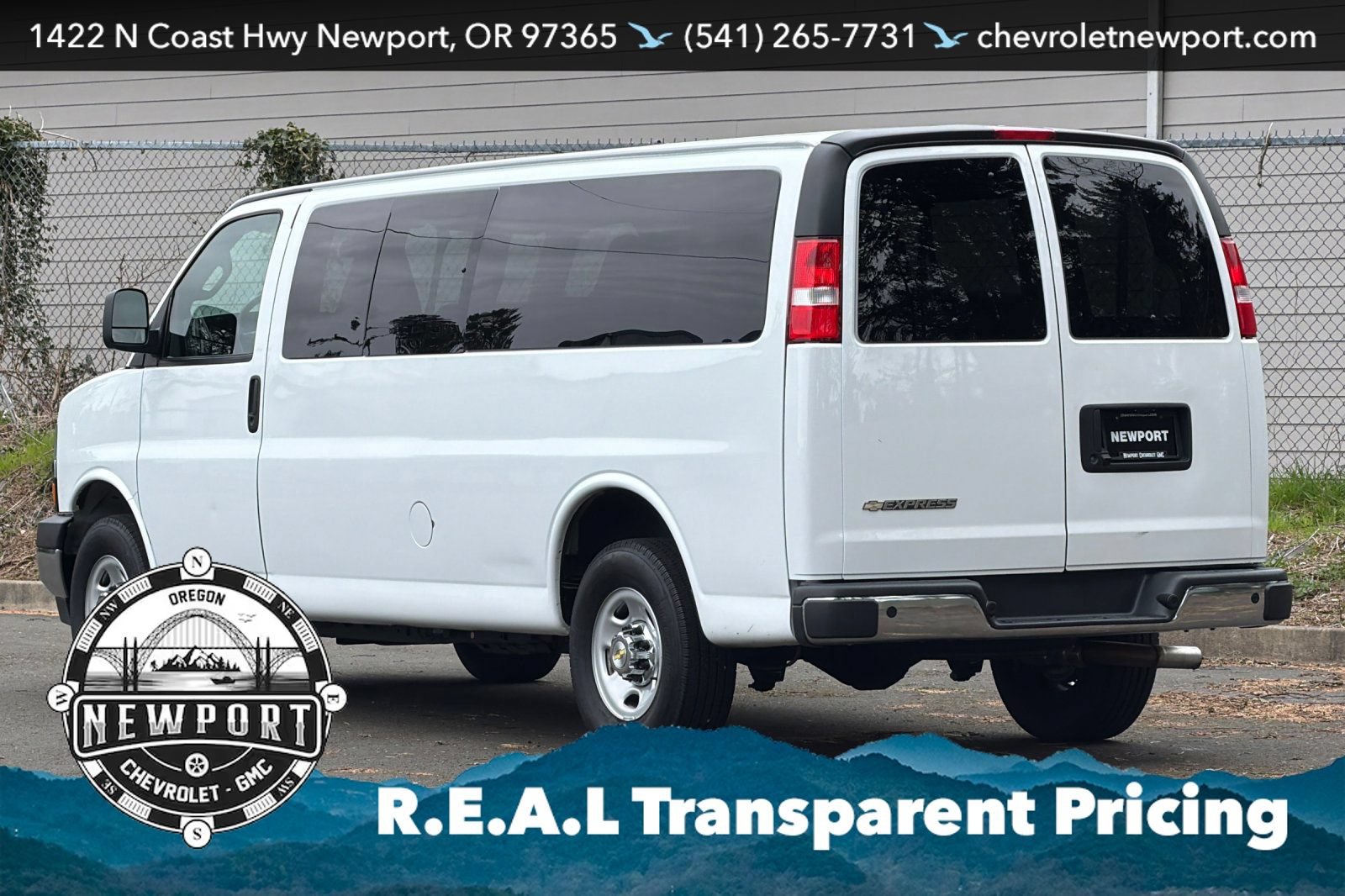 Used 2024 Chevrolet Express 3500 LT w/ LT Preferred Equipment Group RWD image 6