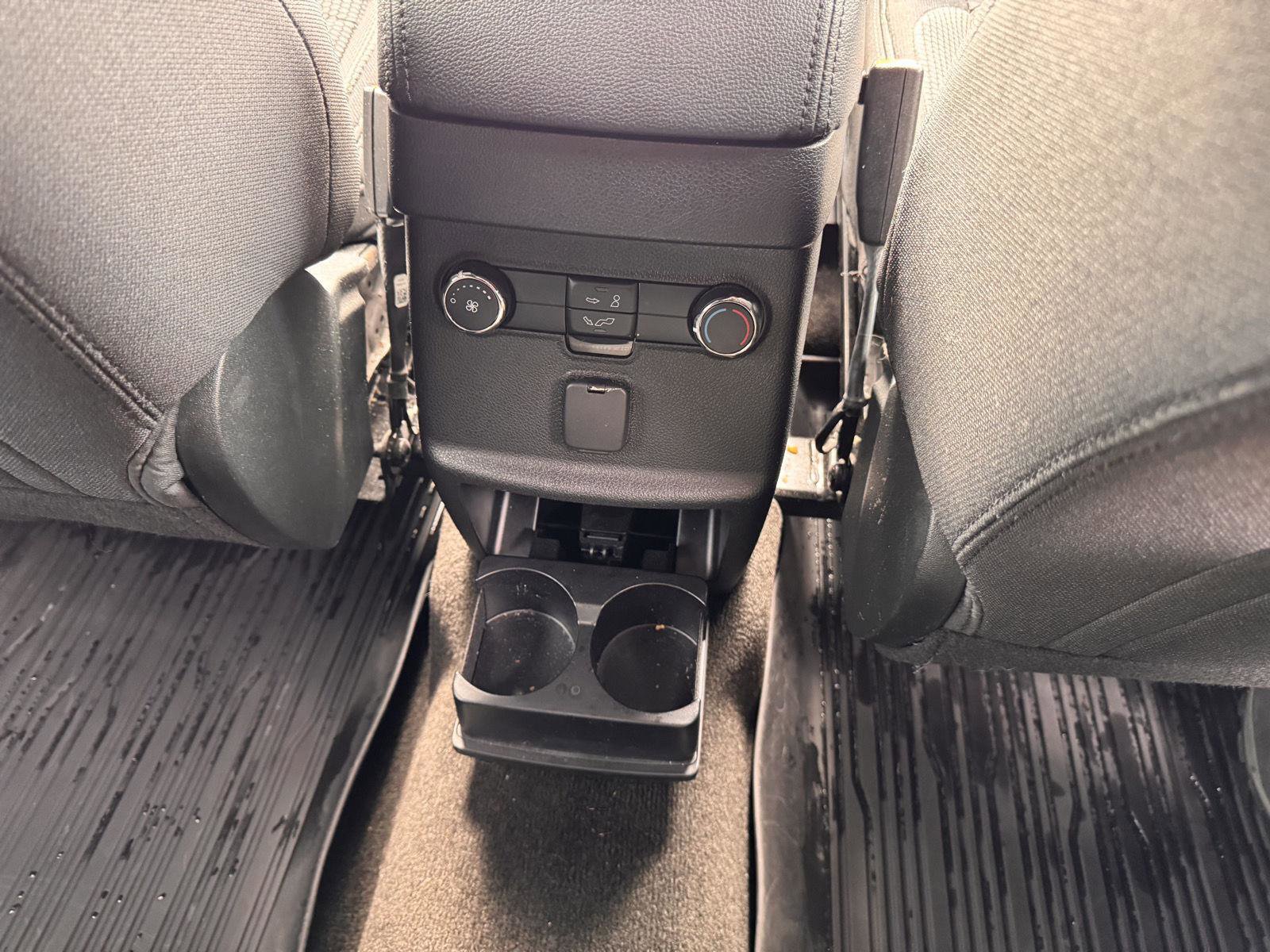 Used 2018 Ford Explorer XLT image 19