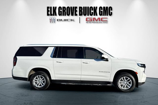 Used 2024 Chevrolet Suburban LT image 3