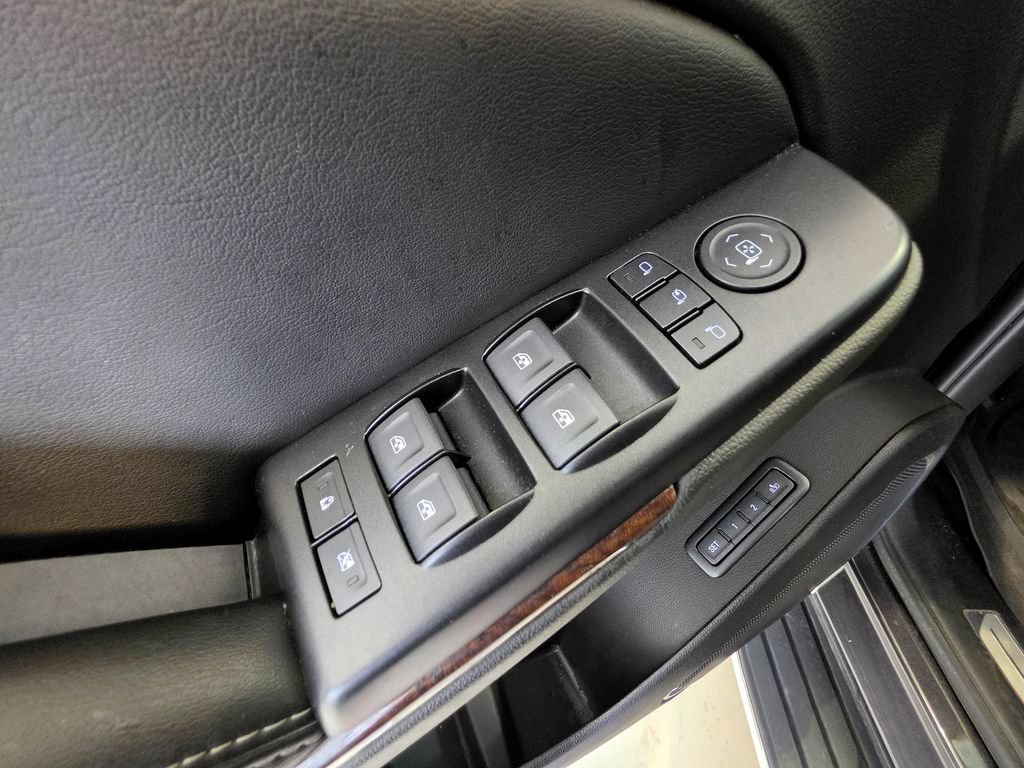 Used 2018 GMC Yukon SLT w/ Premium Edition AWD/4WD image 22