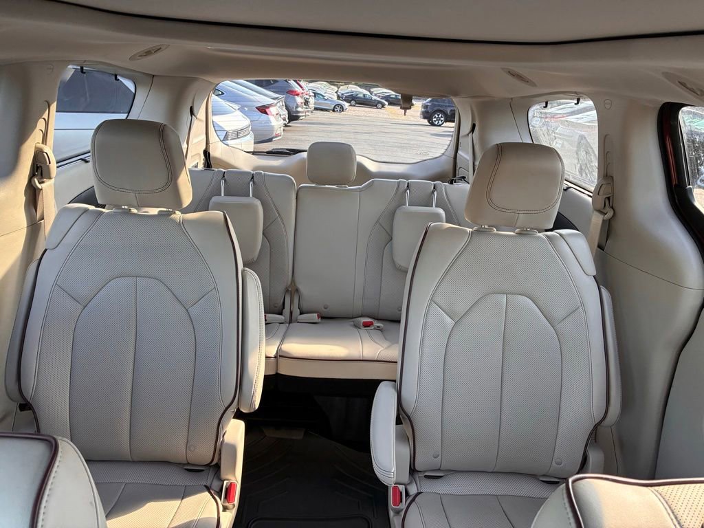 Used 2017 Chrysler Pacifica Limited FWD image 17
