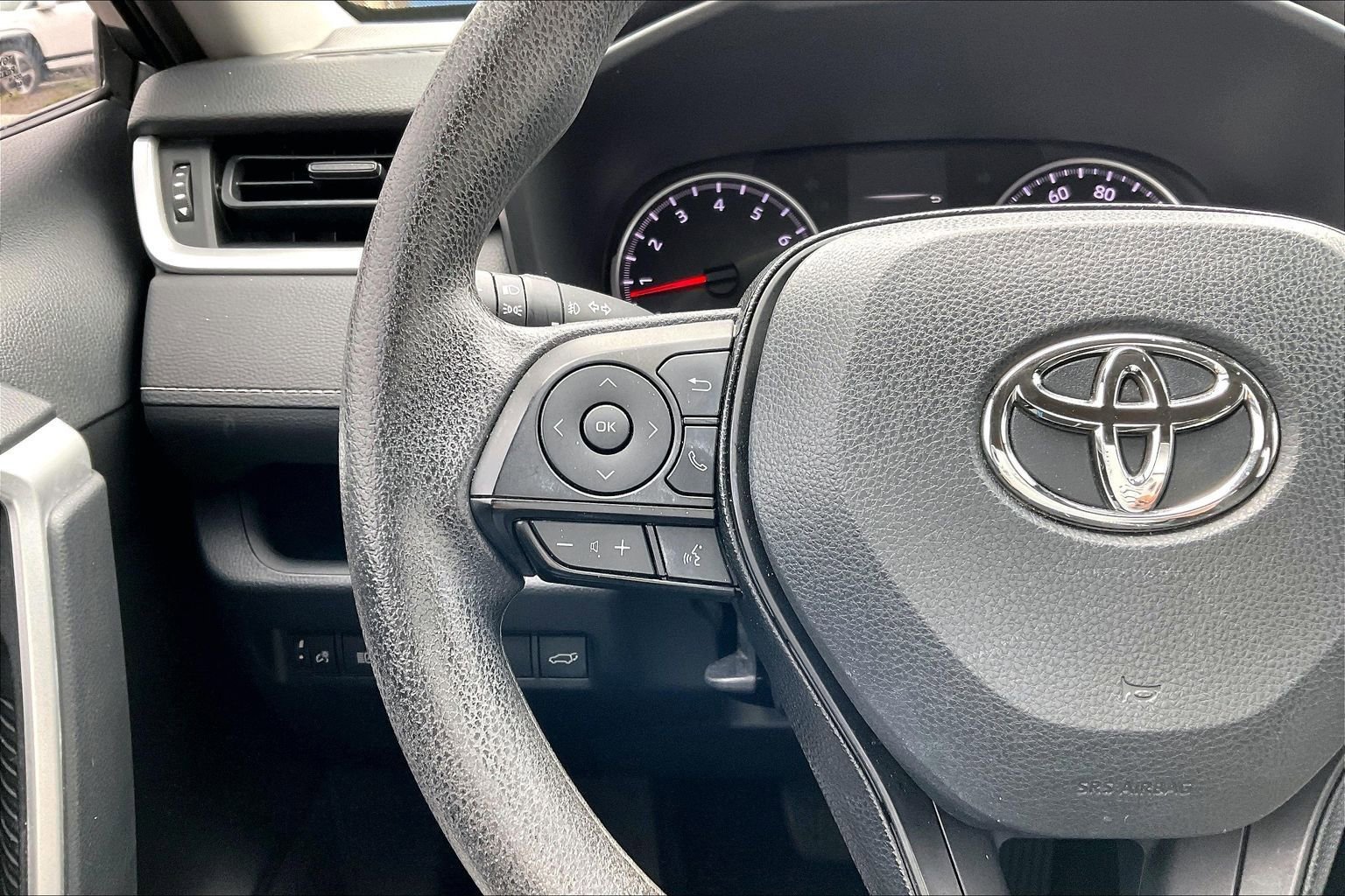 Used 2019 Toyota RAV4 XLE image 11