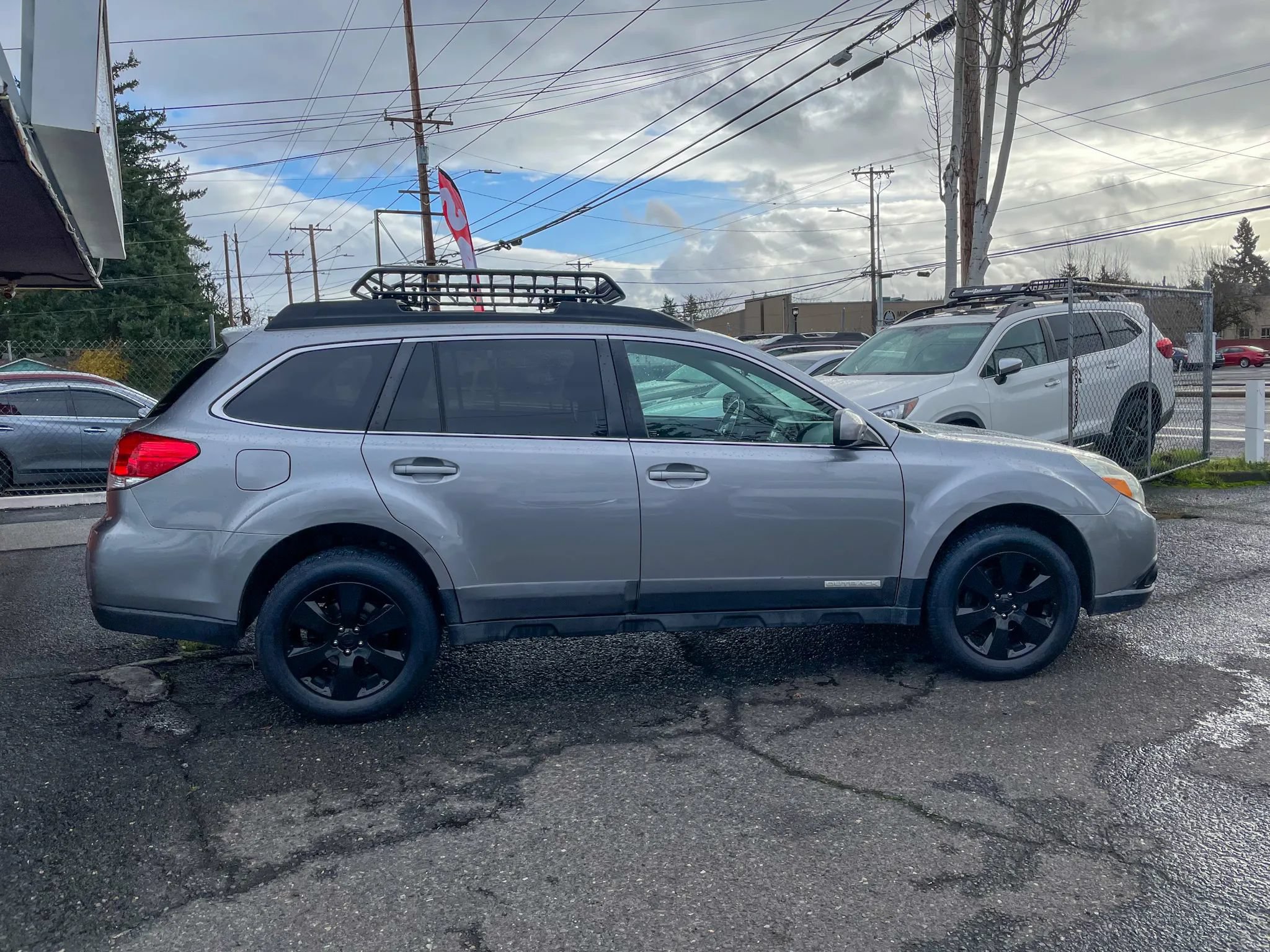 Used 2010 Subaru Outback 2.5i Premium AWD/4WD image 7
