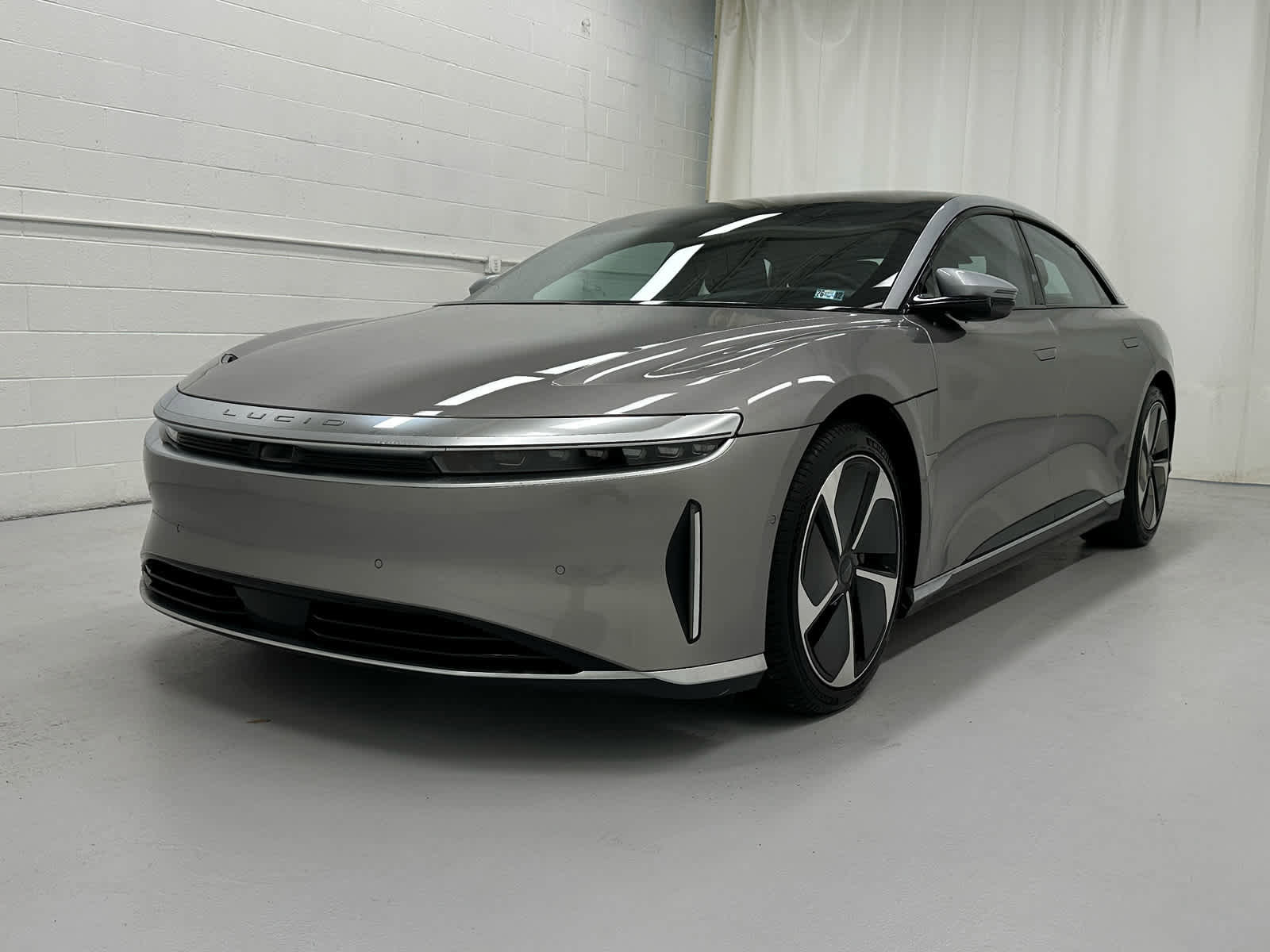 Used 2023 Lucid Air Grand Touring image 3
