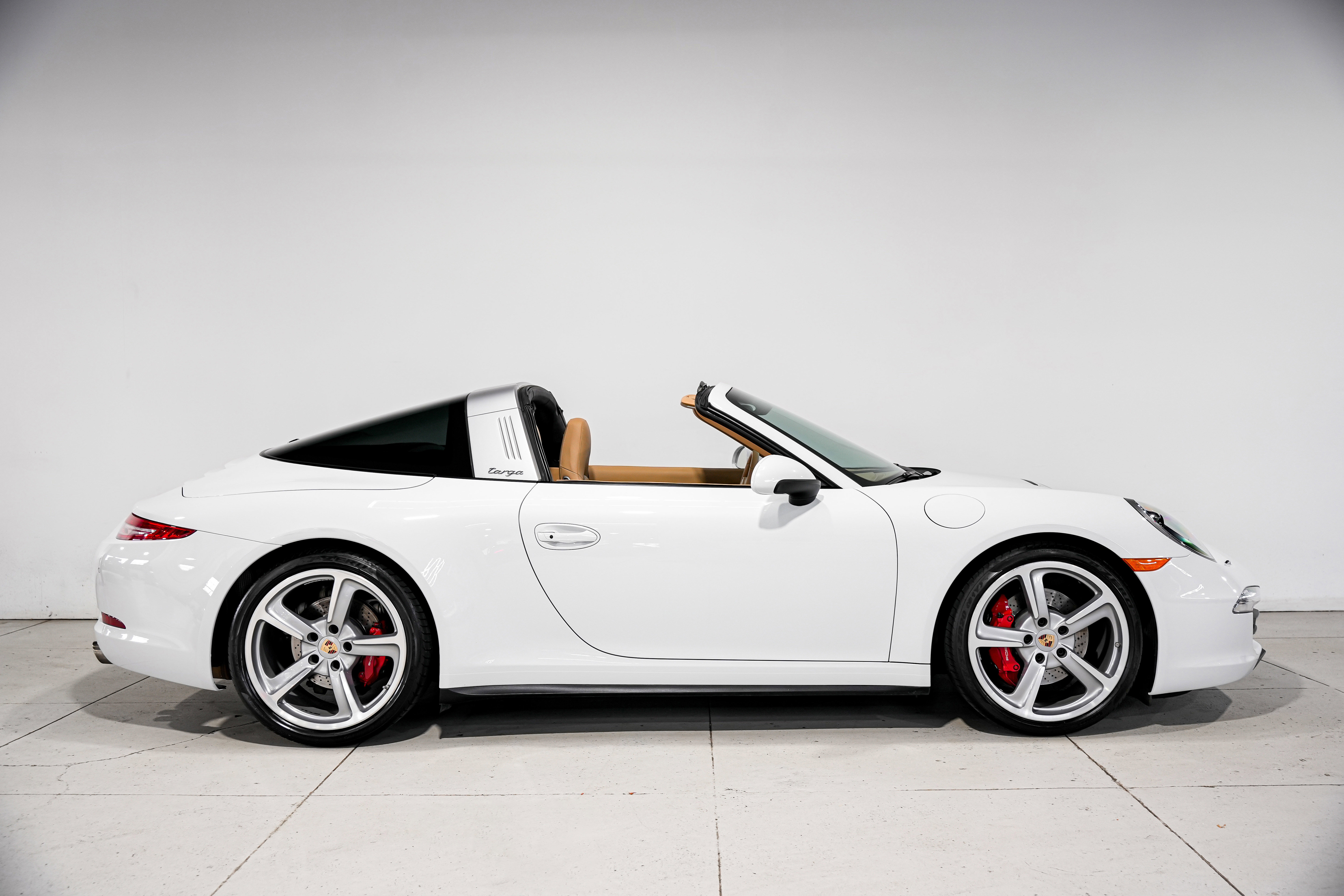Used 2015 Porsche 911 Targa 4S image 2