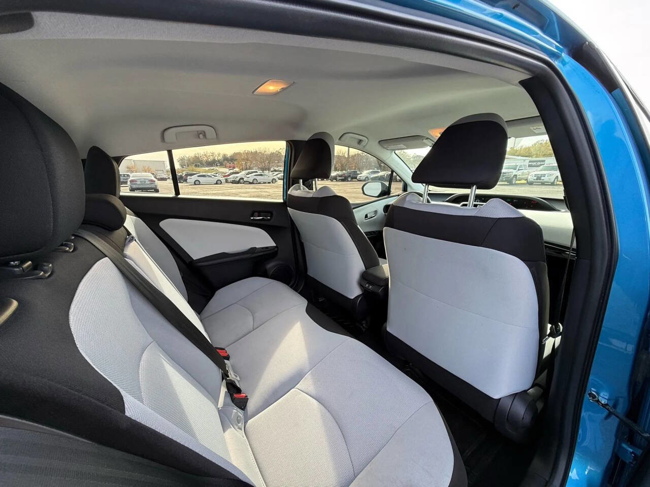 Used 2022 Toyota Prius L Eco image 22