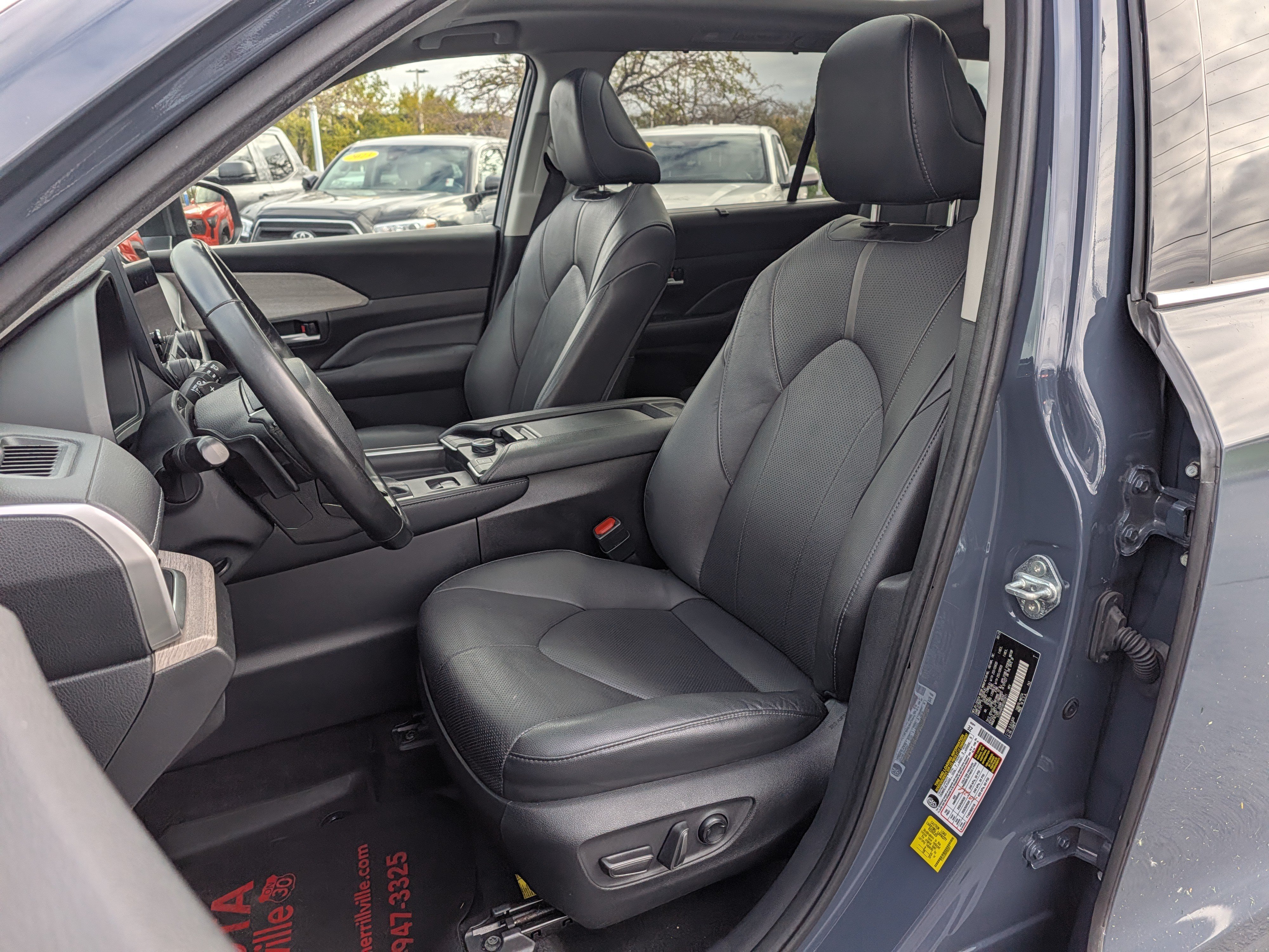 Used 2024 Toyota Grand Highlander AWD image 14