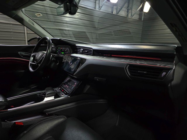 Used 2021 Audi e-tron Prestige w/ Prestige Package AWD/4WD image 12
