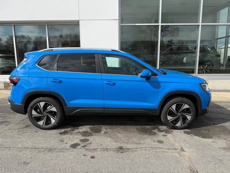 New 2026 Volkswagen Taos SE AWD/4WD image 2