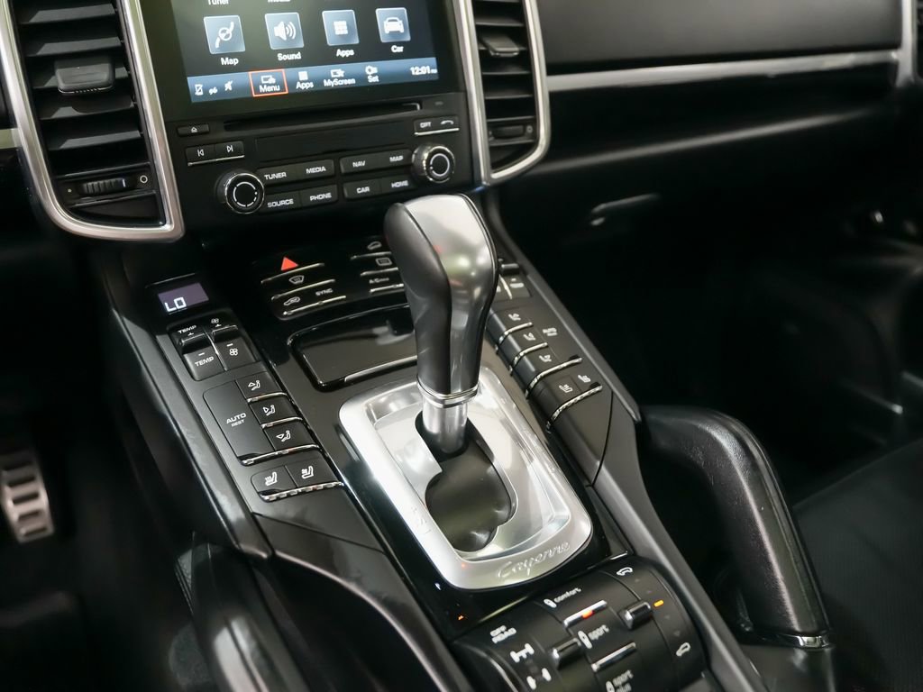 Certified 2017 Porsche Cayenne Turbo AWD/4WD image 33
