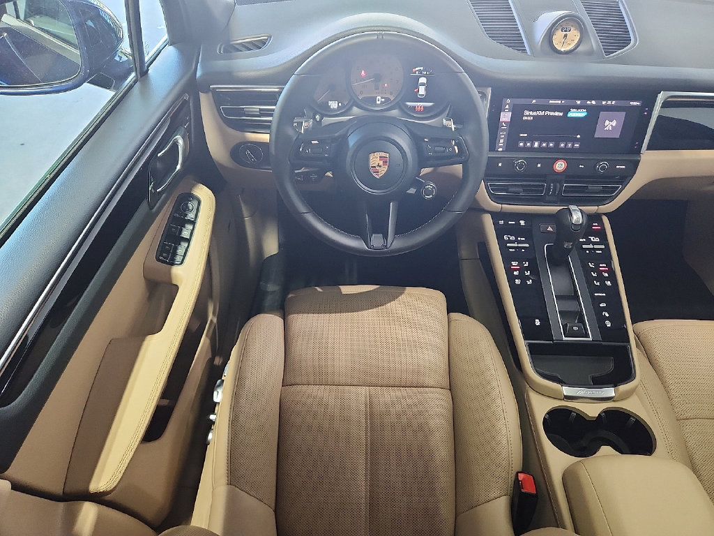 Used 2026 Porsche Macan AWD/4WD image 12