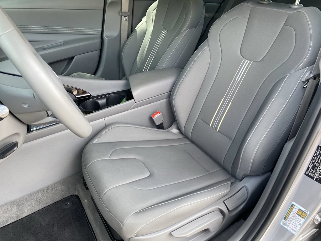 Used 2026 Hyundai Elantra SEL FWD image 10
