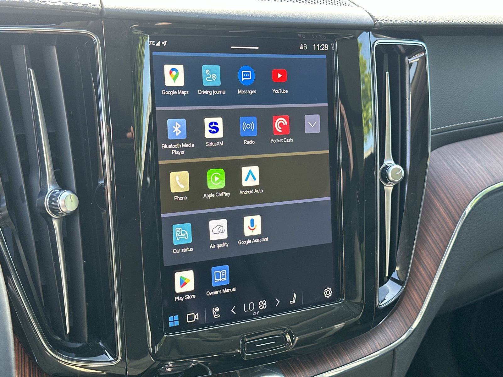 Certified 2023 Volvo XC60 B5 Ultimate image 11