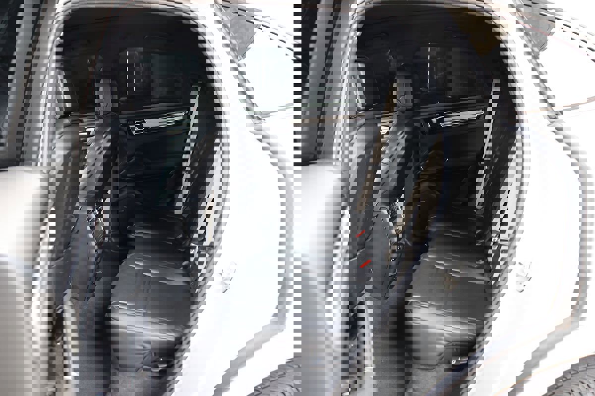 Used 2022 Porsche Cayenne Platinum Edition image 33