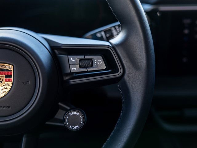 Certified 2025 Porsche Macan Electric image 49