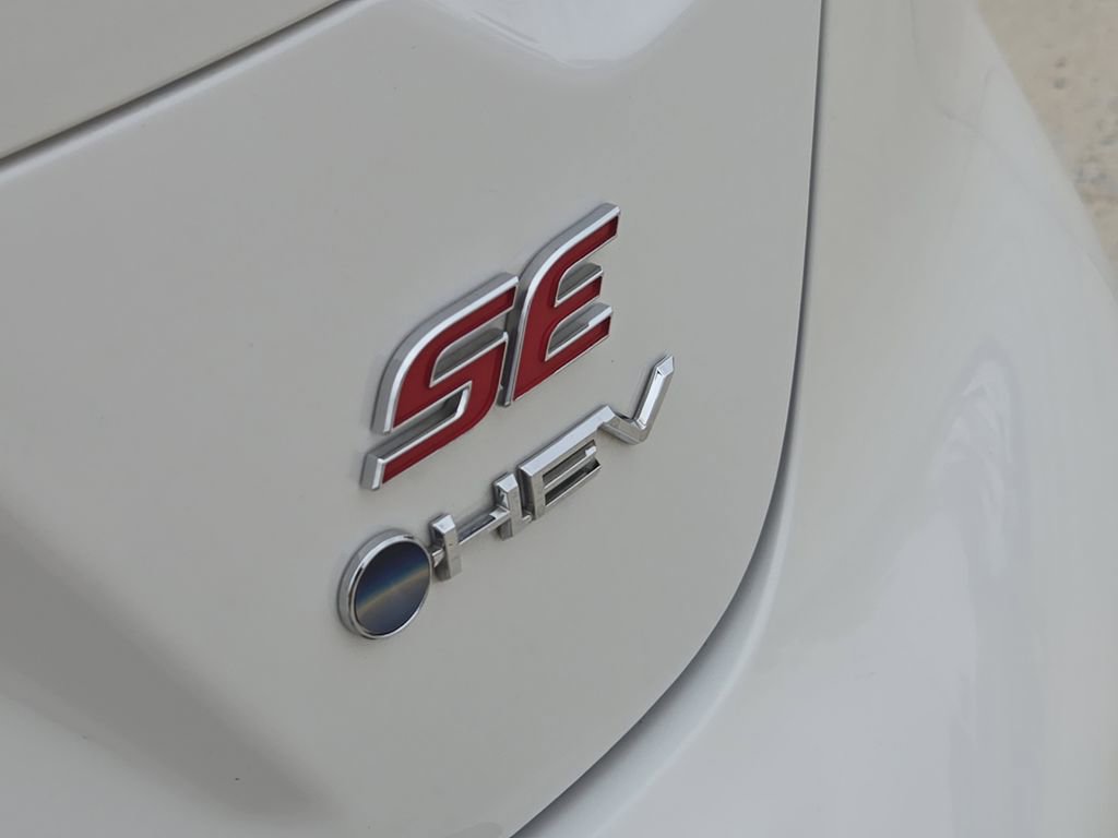 Used 2025 Toyota Corolla SE w/ SE Premium Package image 13