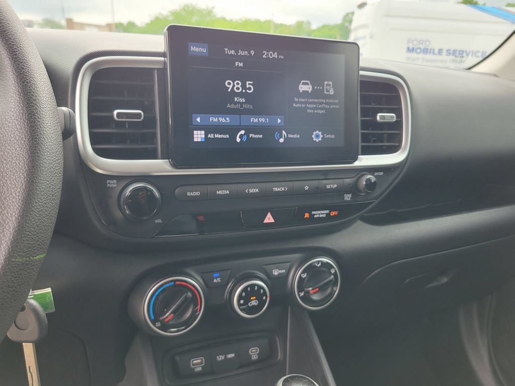 Used 2023 Hyundai Venue SE FWD image 26