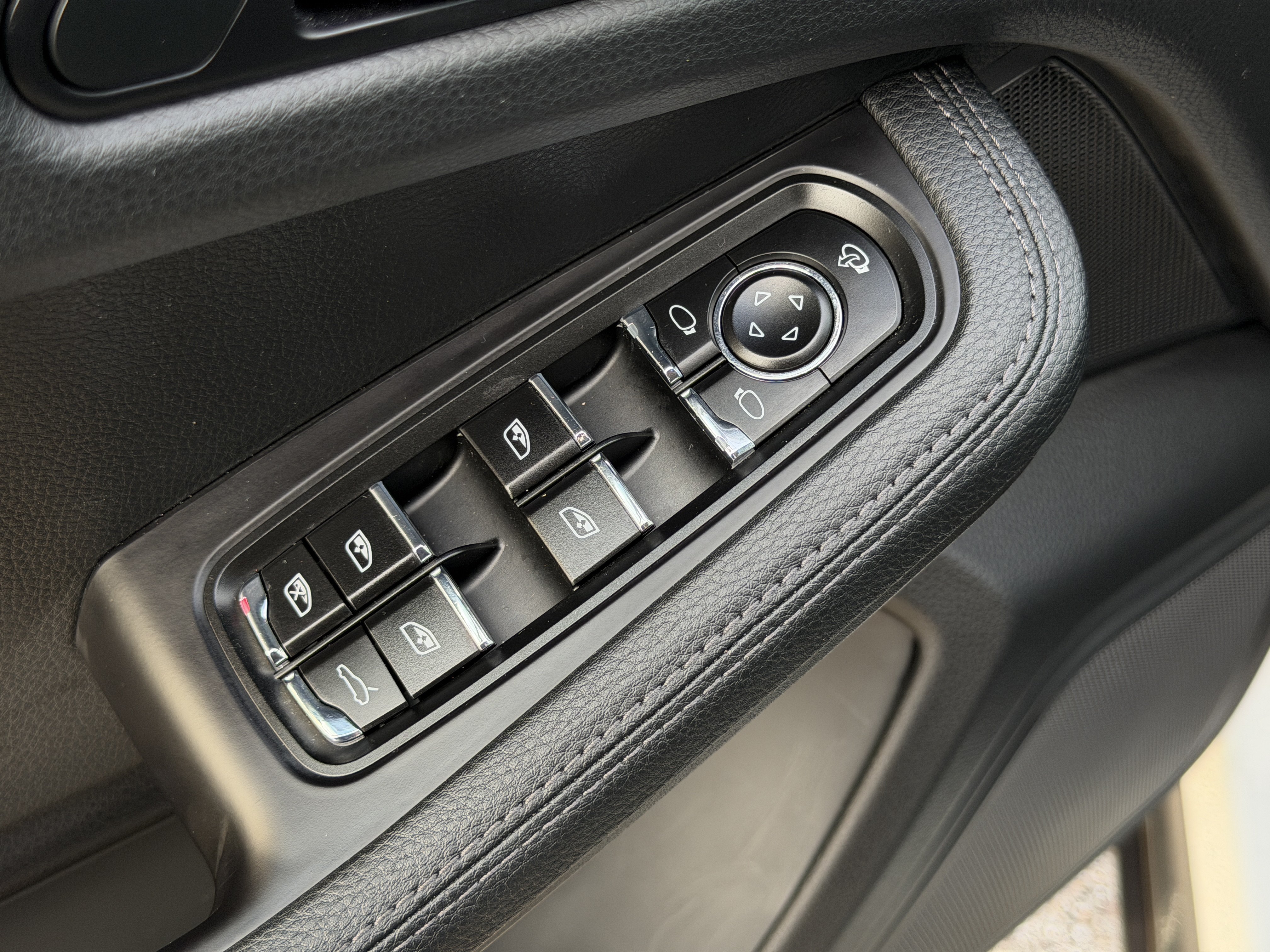 Used 2023 Porsche Macan AWD/4WD image 20