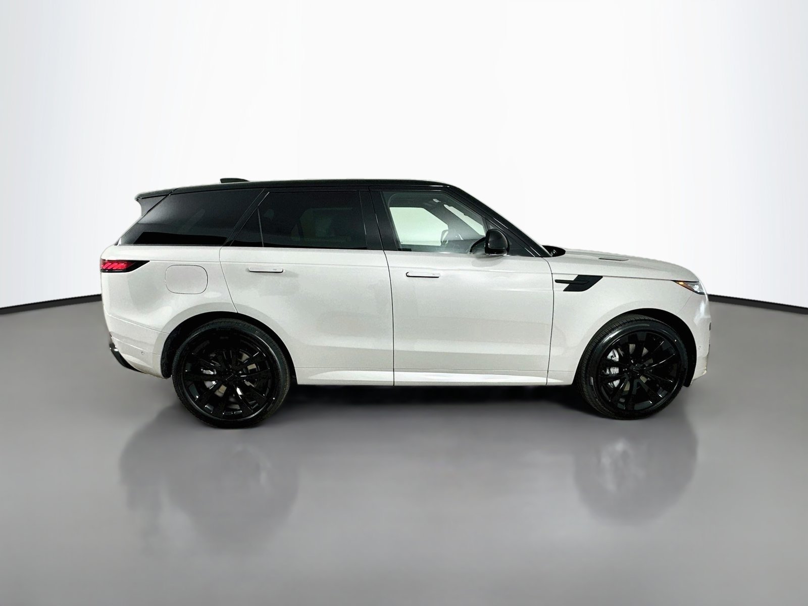 New 2027 Land Rover Range Rover Sport Dynamic SE AWD/4WD image 4