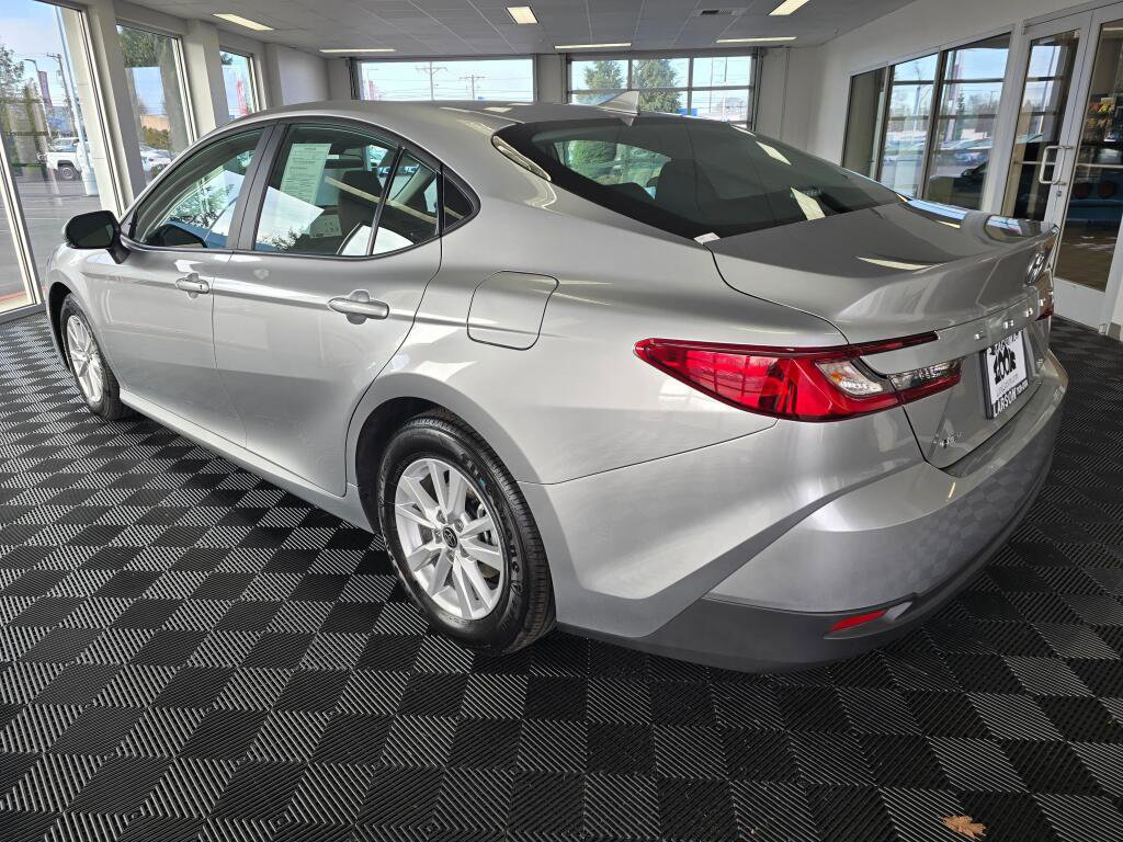 Used 2026 Toyota Camry LE image 5