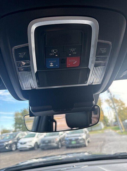 Used 2024 RAM 1500 Laramie AWD/4WD image 33