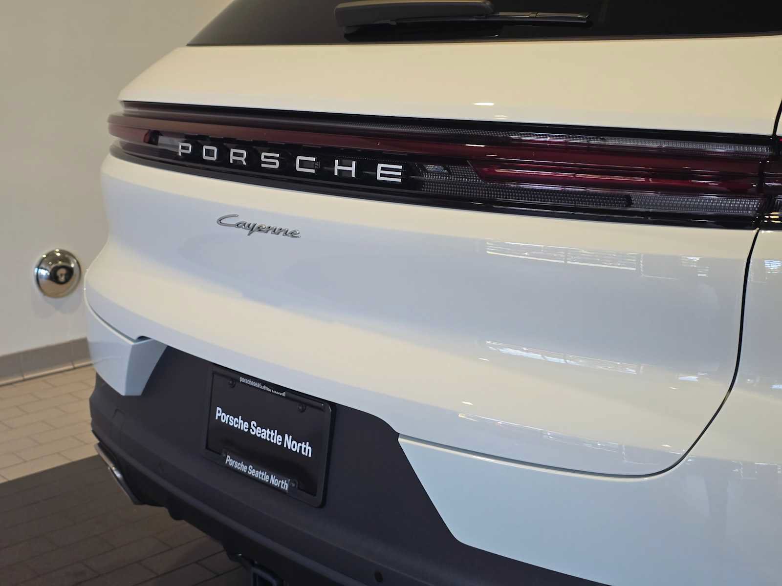 Used 2025 Porsche Cayenne AWD/4WD image 14