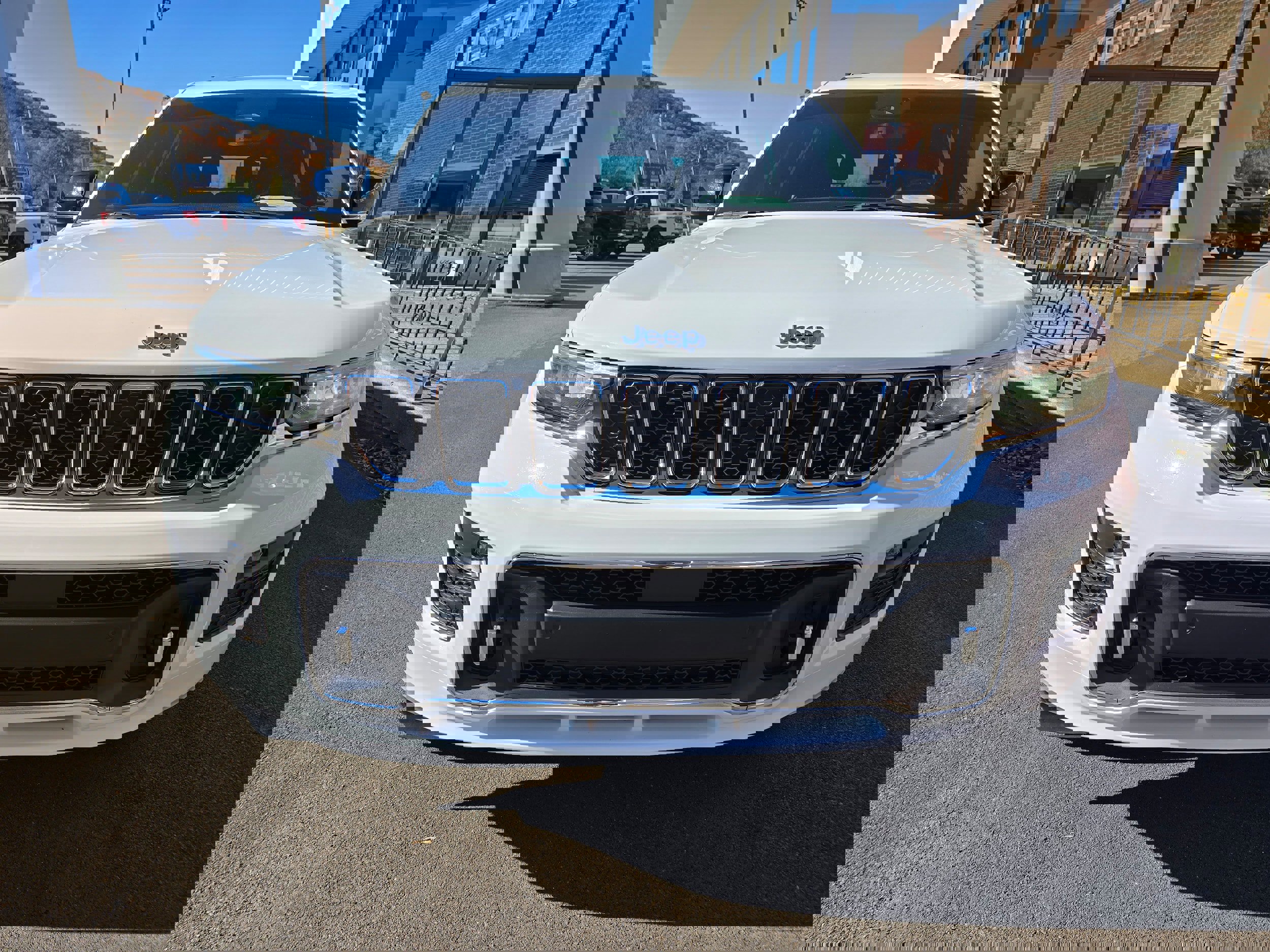 Used 2022 Jeep Grand Cherokee L Overland image 2