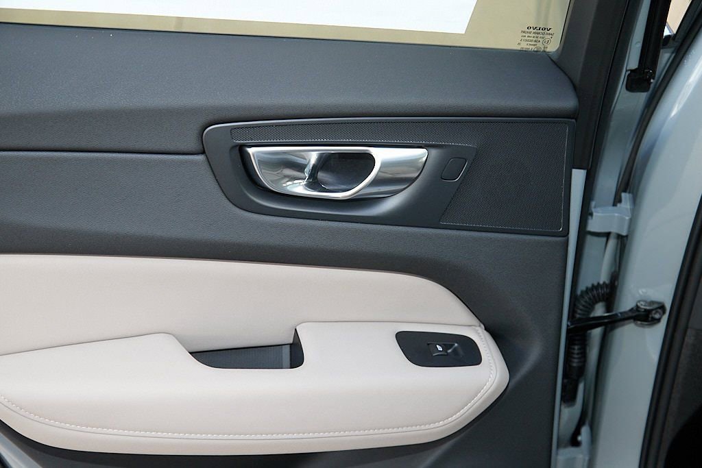 New 2026 Volvo XC60 B5 Core image 19