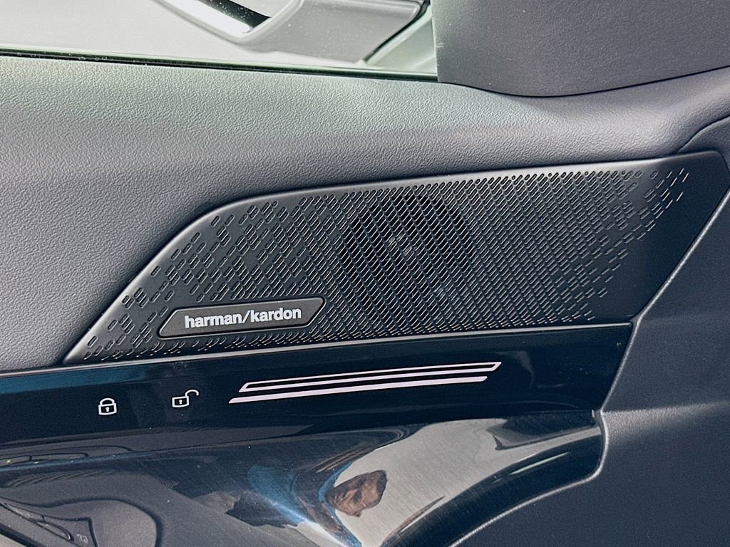 Used 2025 BMW 530i 530i w/ Premium Package image 19